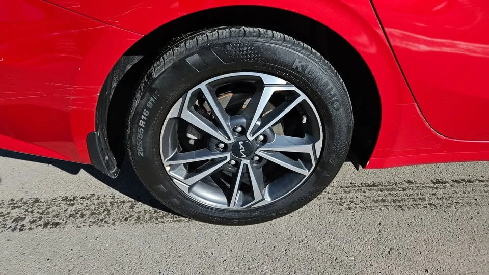 2023 Kia Forte - Image 4 of 17