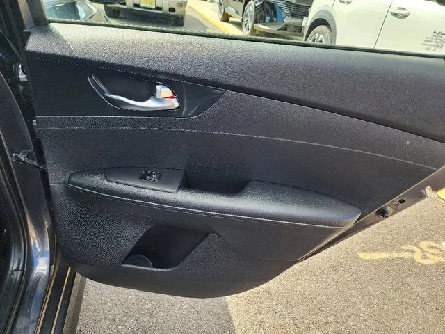 2023 Kia Forte - Image 13 of 19