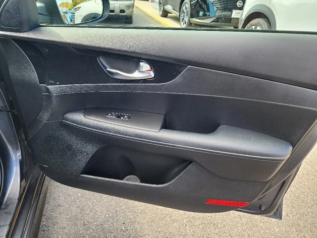 2023 Kia Forte - Image 9 of 19