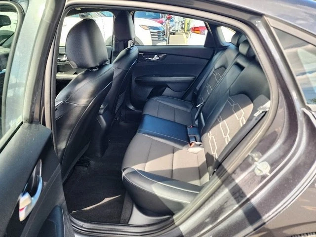 2023 Kia Forte - Image 17 of 19