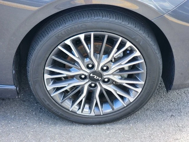 2023 Kia Forte - Image 8 of 19