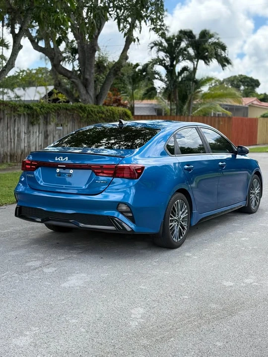2023 Kia Forte - Image 3 of 9