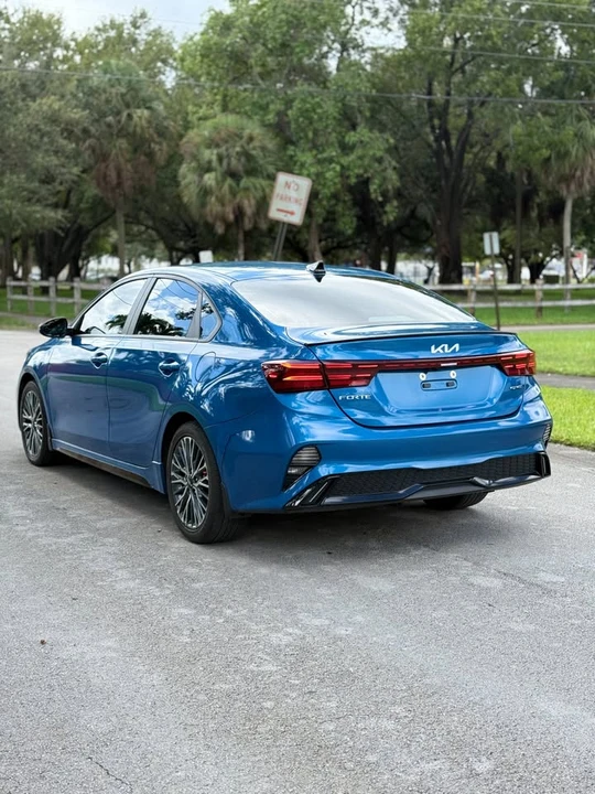 2023 Kia Forte - Image 4 of 9