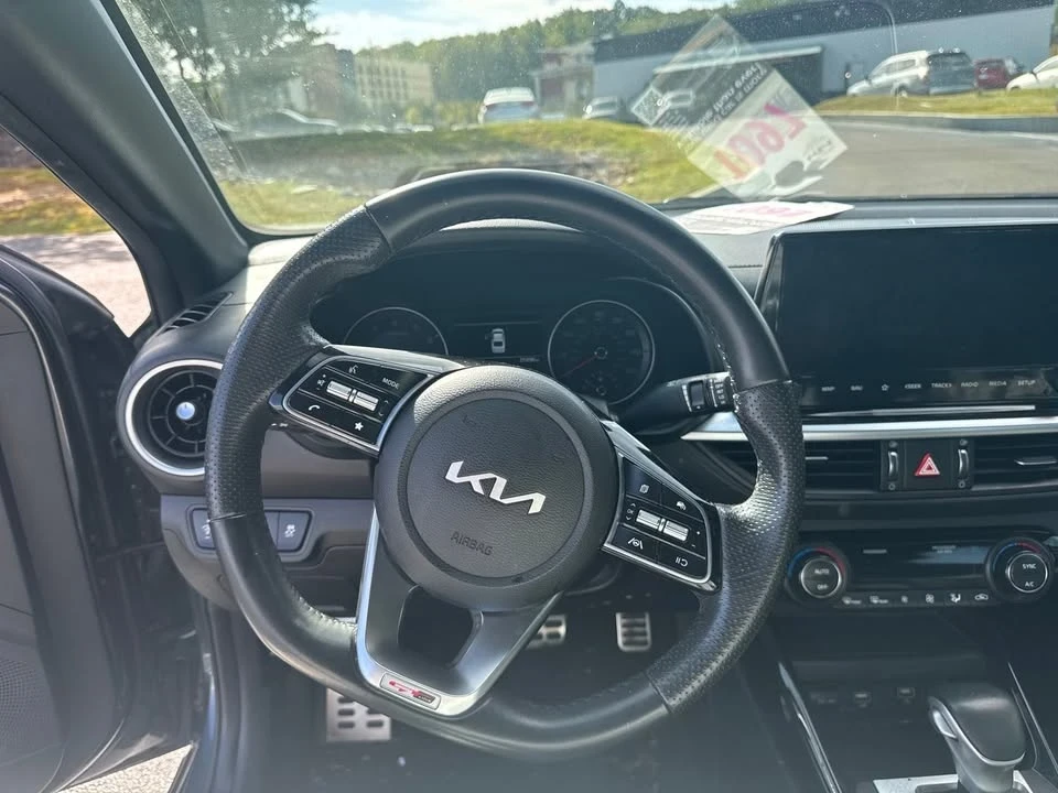 2023 Kia Forte - Image 8 of 10