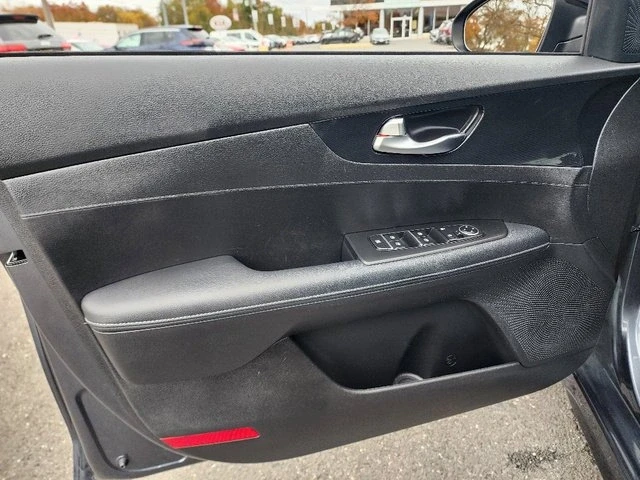 2023 Kia Forte - Image 13 of 17
