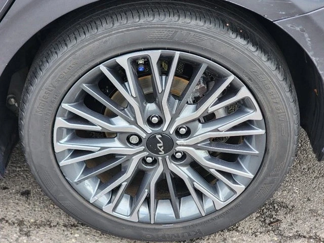 2023 Kia Forte - Image 12 of 17