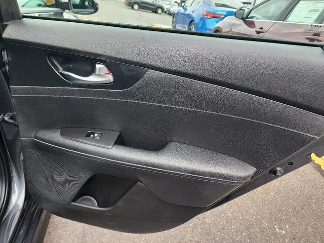 2023 Kia Forte - Image 10 of 17
