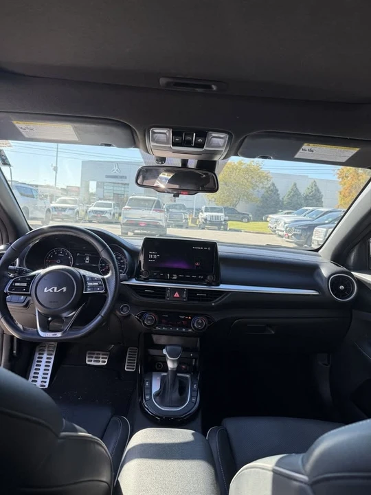 2023 Kia Forte - Image 8 of 10