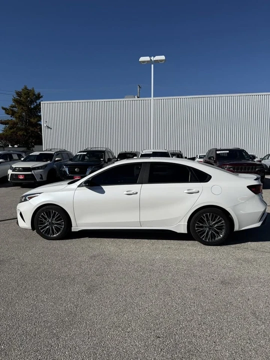 2023 Kia Forte - Image 7 of 10