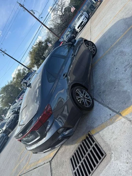 2023 Kia Forte - Image 8 of 19
