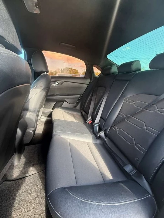 2023 Kia Forte - Image 9 of 19