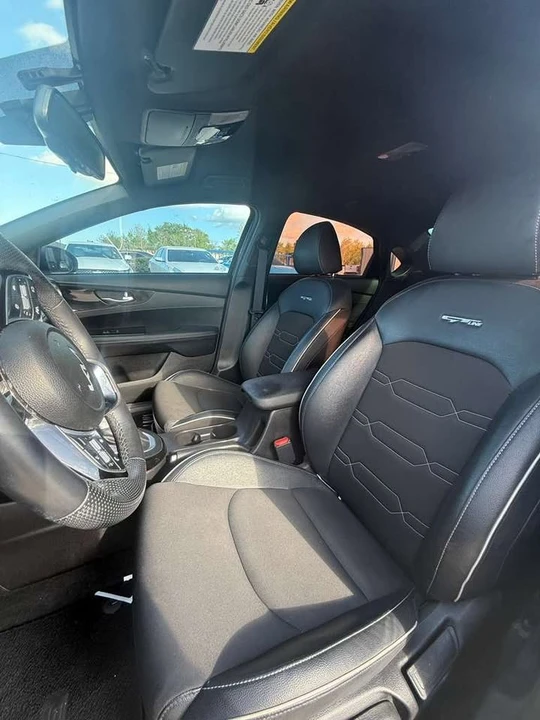 2023 Kia Forte - Image 12 of 19