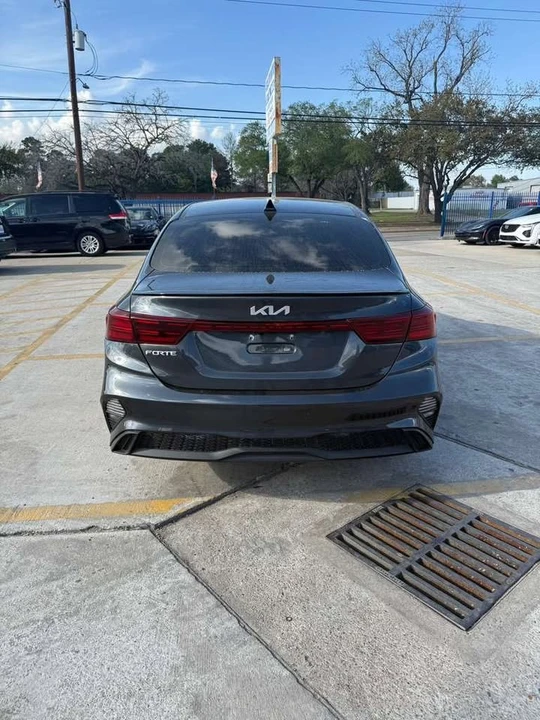 2023 Kia Forte - Image 3 of 19