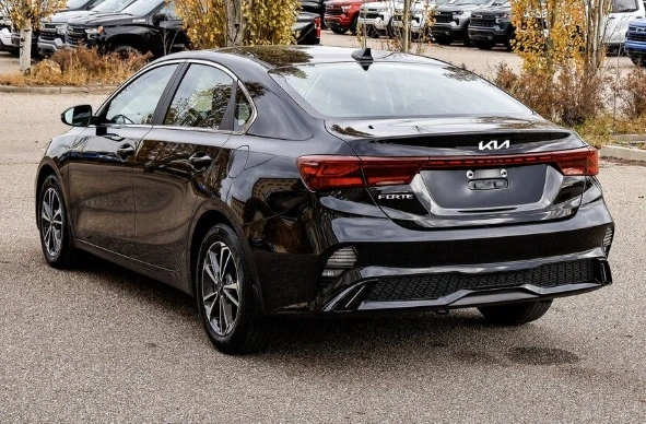 2023 Kia Forte - Image 3 of 8