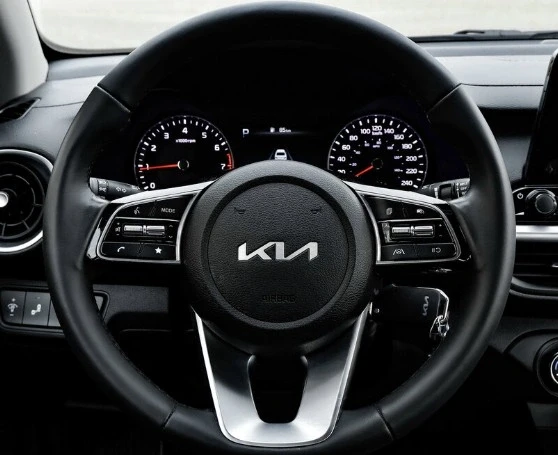 2023 Kia Forte - Image 7 of 8