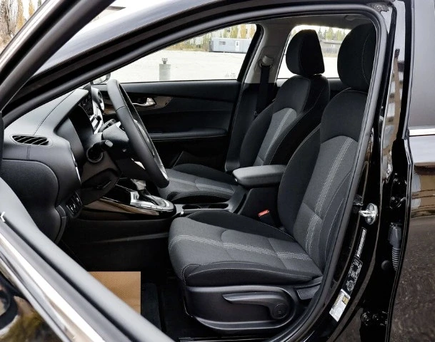 2023 Kia Forte - Image 5 of 8