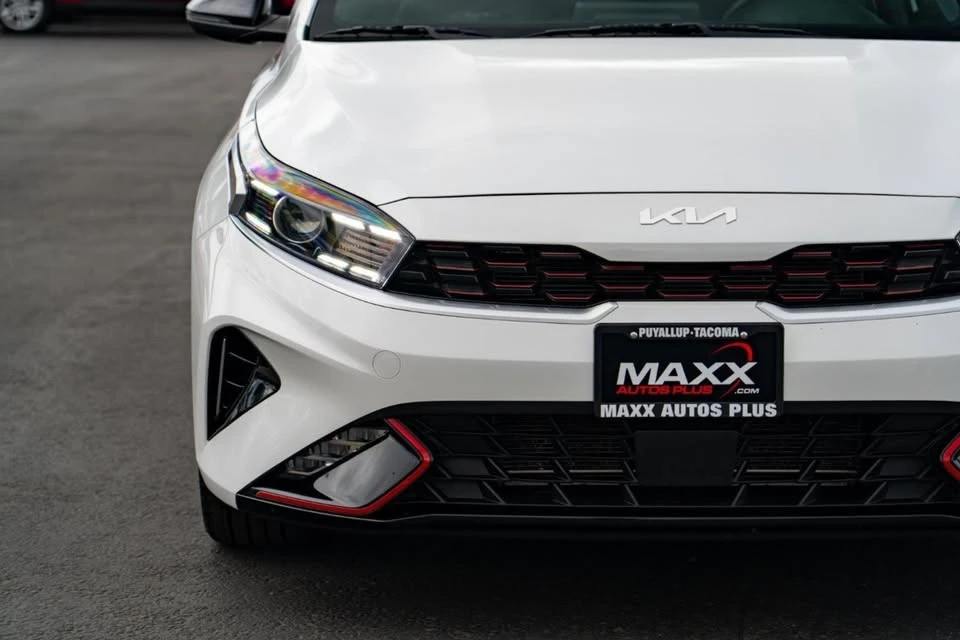 2023 Kia Forte - Image 4 of 10