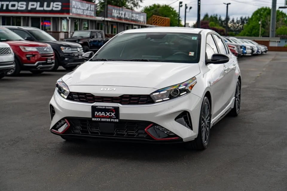 2023 Kia Forte - Image 3 of 10