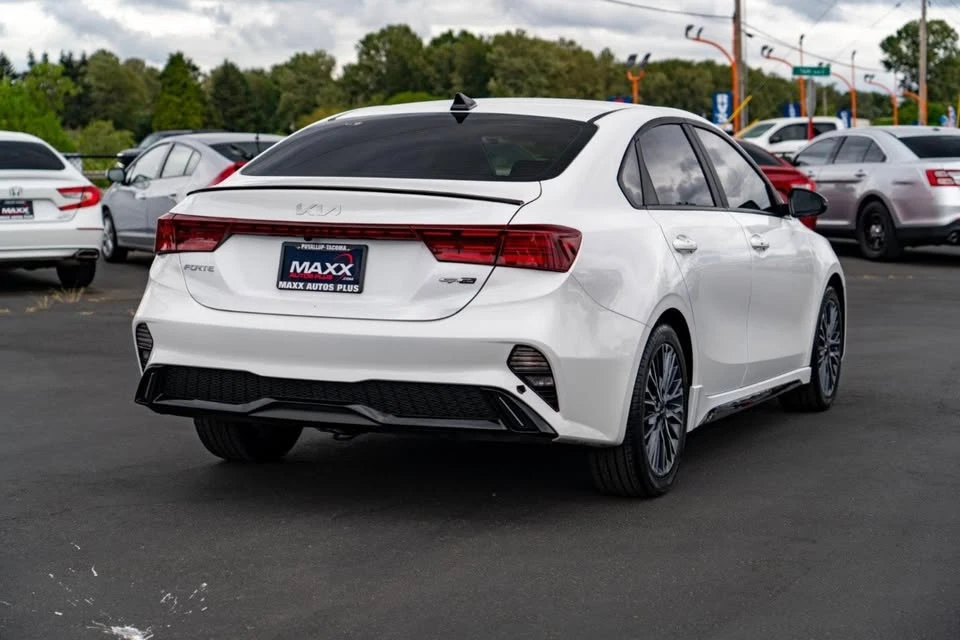 2023 Kia Forte - Image 8 of 10