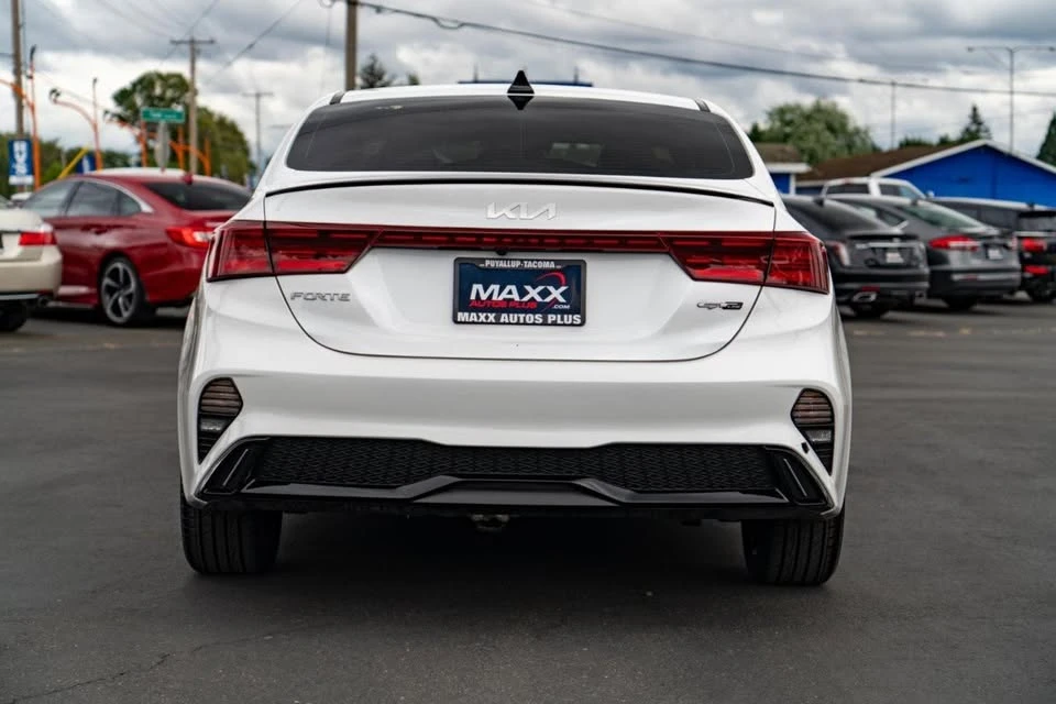 2023 Kia Forte - Image 9 of 10