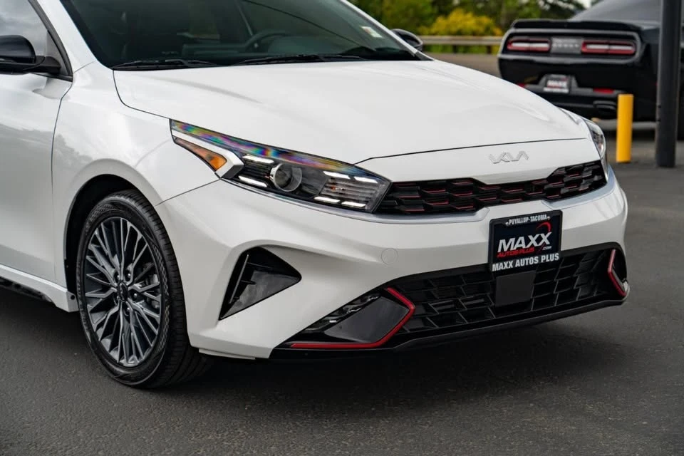 2023 Kia Forte - Image 5 of 10