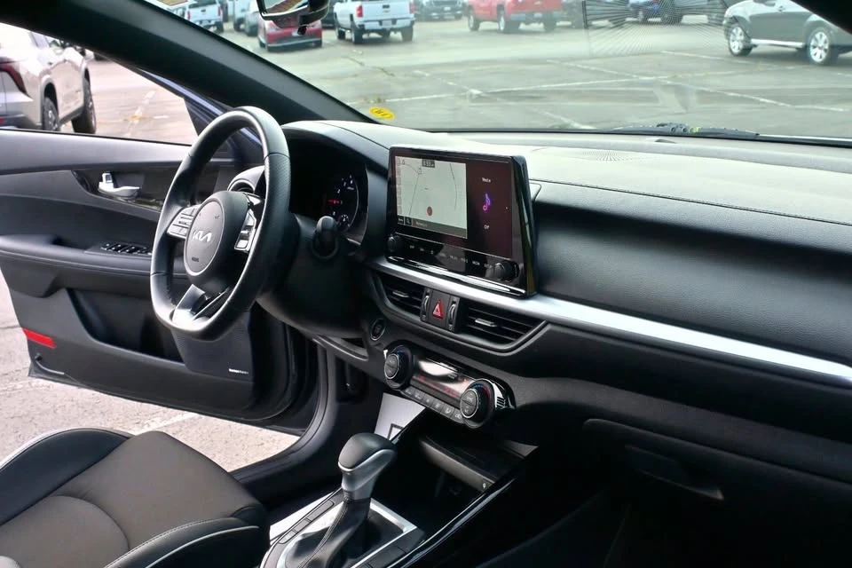 2023 Kia Forte - Image 15 of 18