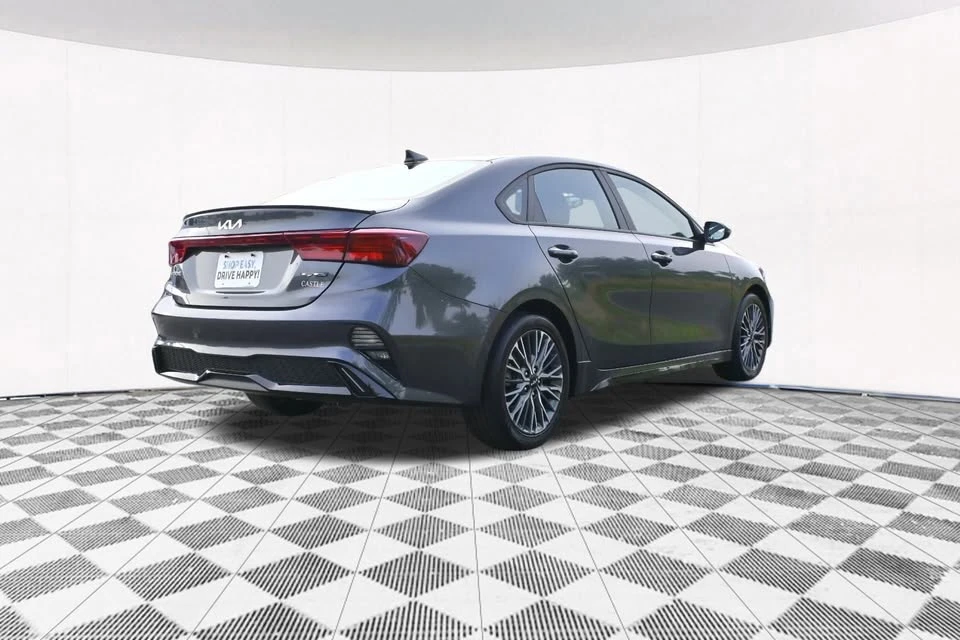 2023 Kia Forte - Image 12 of 18