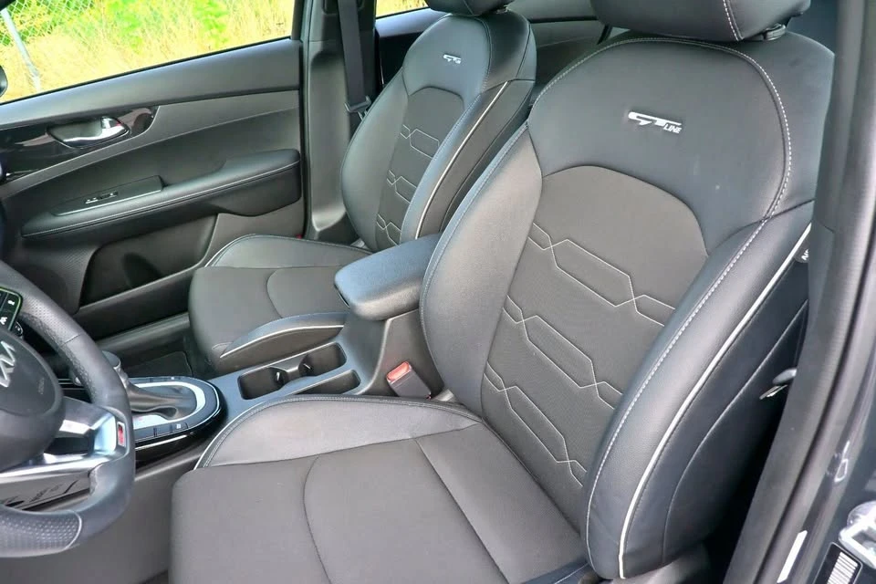 2023 Kia Forte - Image 13 of 18