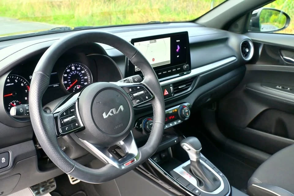 2023 Kia Forte - Image 16 of 18