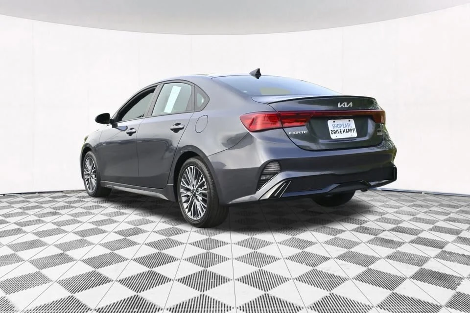 2023 Kia Forte - Image 11 of 18