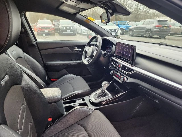 2023 Kia Forte - Image 10 of 20