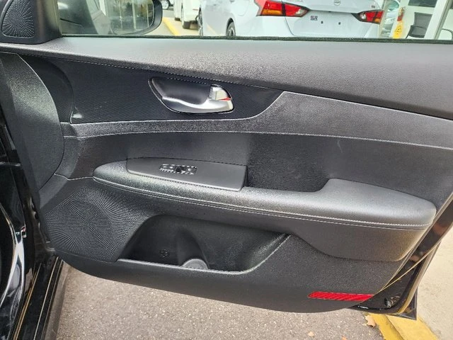 2023 Kia Forte - Image 9 of 20