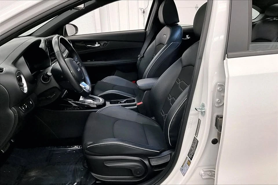 2023 Kia Forte - Image 8 of 14
