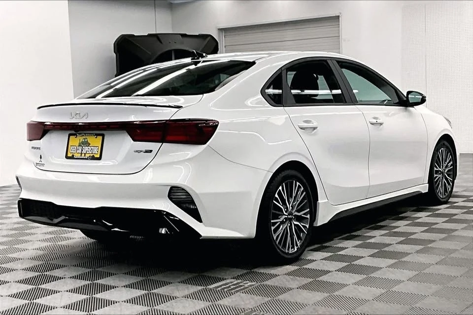 2023 Kia Forte - Image 2 of 14