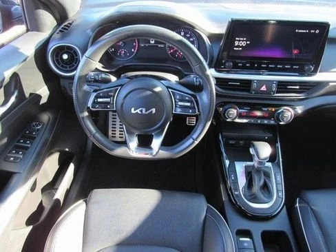 2023 Kia Forte - Image 8 of 19