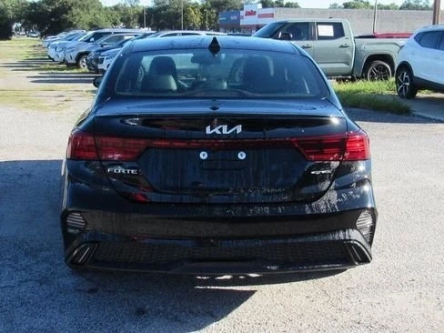 2023 Kia Forte - Image 4 of 19