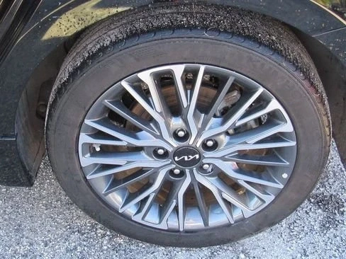 2023 Kia Forte - Image 5 of 19