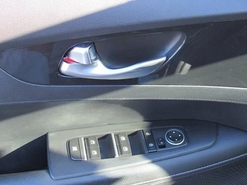 2023 Kia Forte - Image 9 of 19