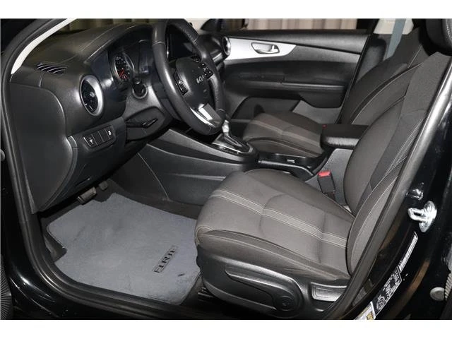 2023 Kia Forte - Image 17 of 18