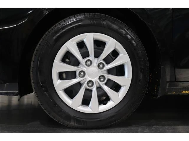2023 Kia Forte - Image 2 of 18