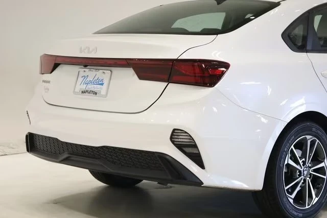 2023 Kia Forte - Image 4 of 13