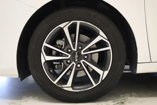 2023 Kia Forte - Image 6 of 13