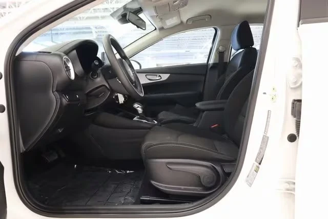 2023 Kia Forte - Image 8 of 13