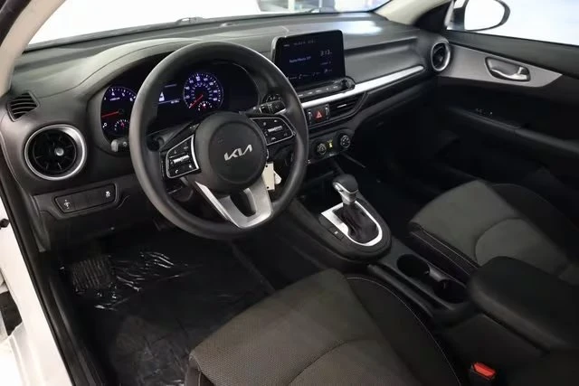 2023 Kia Forte - Image 7 of 13