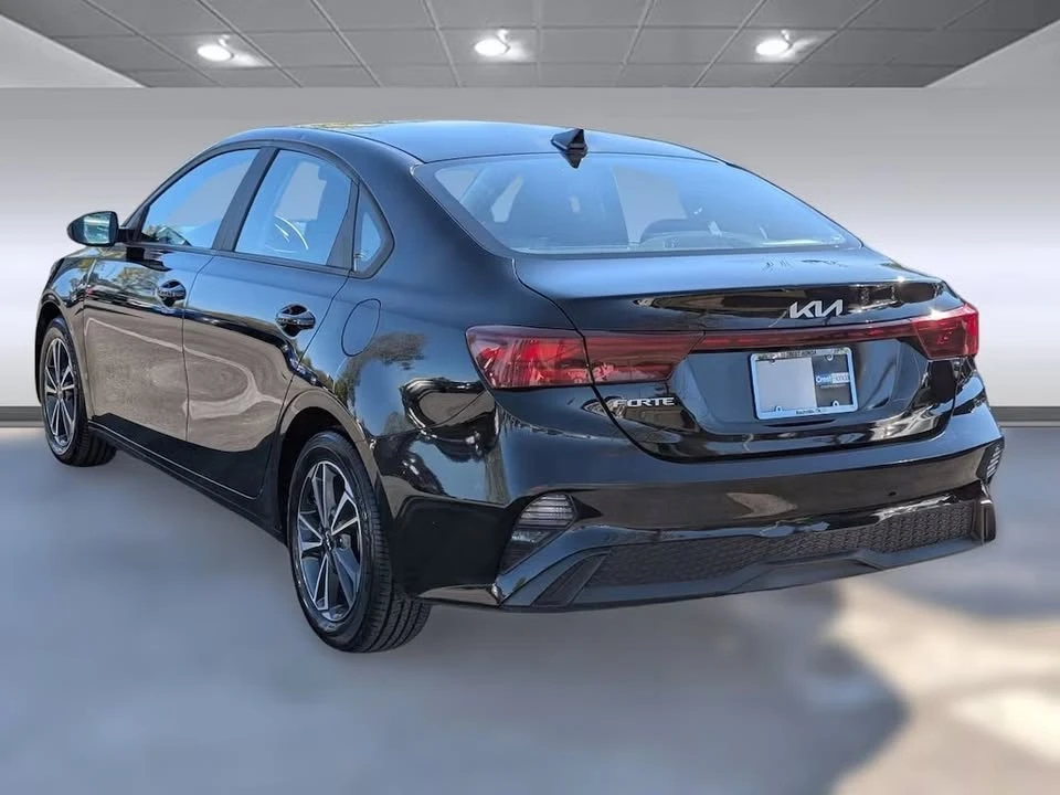 2023 Kia Forte - Image 4 of 7