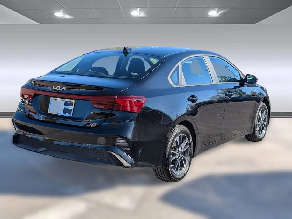 2023 Kia Forte - Image 3 of 7