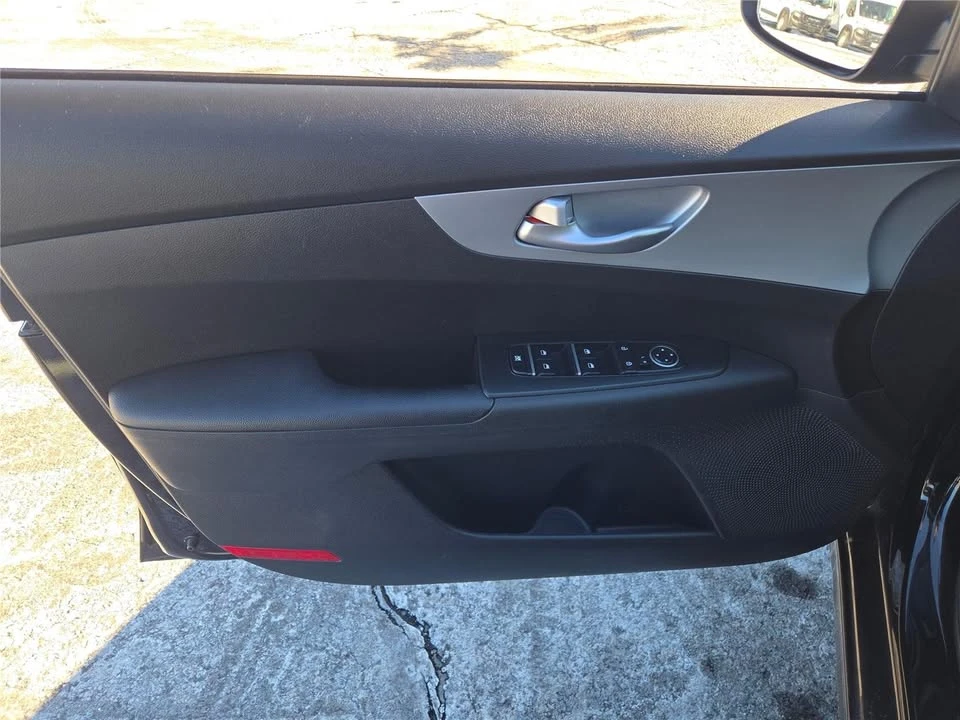 2023 Kia Forte - Image 18 of 20
