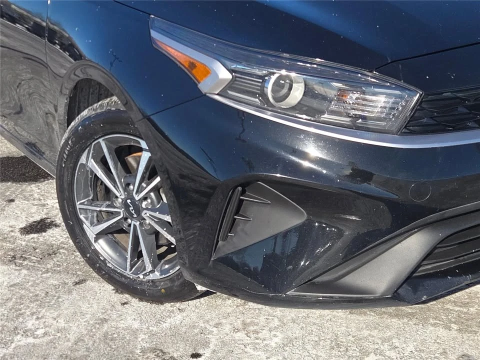 2023 Kia Forte - Image 2 of 20