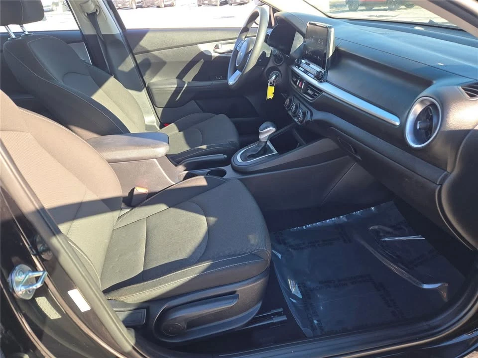 2023 Kia Forte - Image 6 of 20