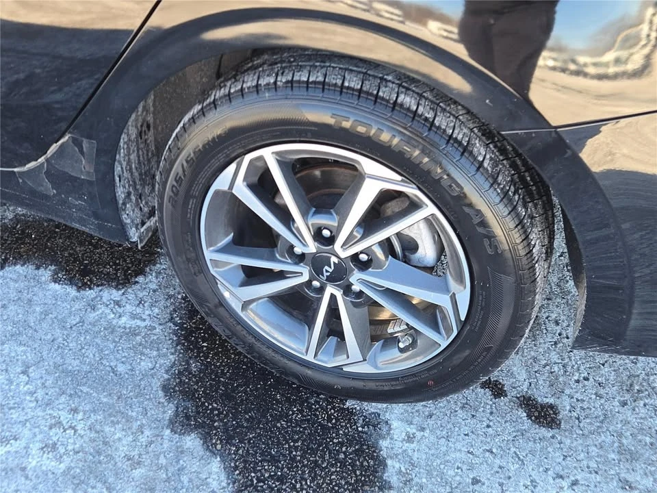 2023 Kia Forte - Image 17 of 20